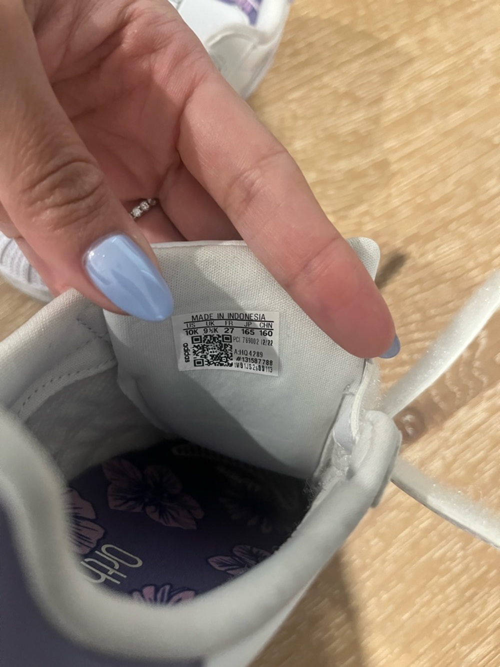 Adidas toddler girl size 10 - Picture 7 of 7